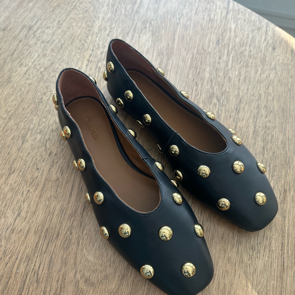 7.5/8 size Madewell Black Loafers with Gold Accents
